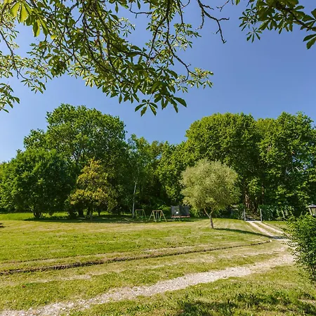 Дом отдыха Des Tropiques Genouille (Charente-Maritime)