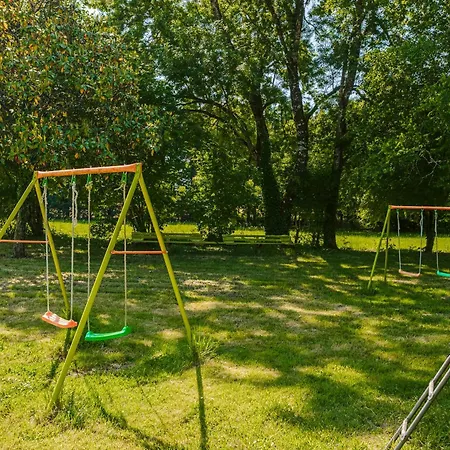 Дом отдыха Des Tropiques Genouille (Charente-Maritime)