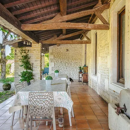 Holiday home Des Tropiques *